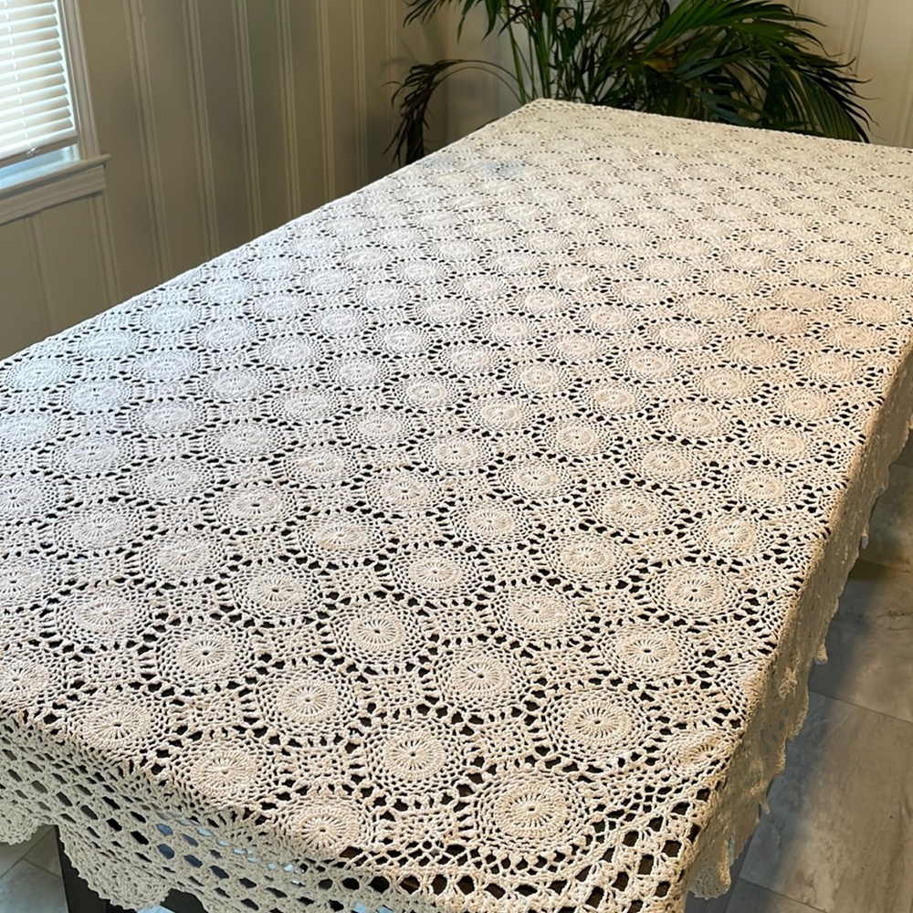 Vintage Crochet Cotton Shabby Chic Cottage Tablecloth